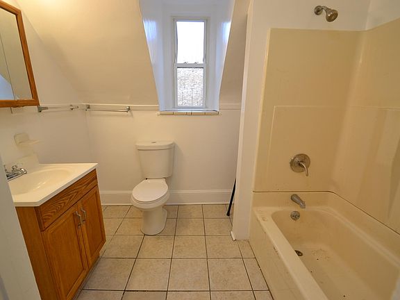 2nd image of 862 Howard Ave