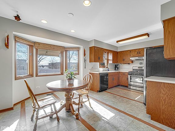 5th image of 9441 Peacock Ln