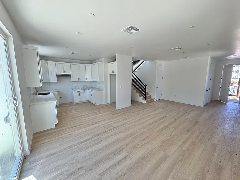 7753 Ostrom Ave — Photo 4