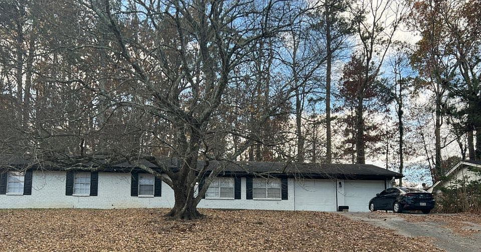 1st image of 2233 Seven Oaks Cir