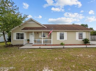 300 Foxtrace Ln, Hubert, NC 28539