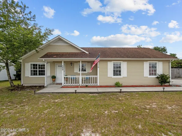 300 Foxtrace Lane, Hubert, NC 28539