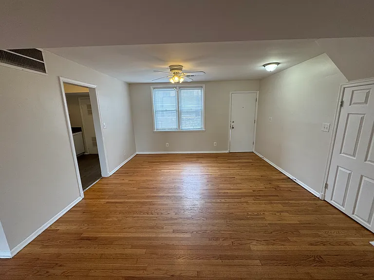Woodcliffe Manor Apartments — Photo 11