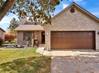 530 S 1st St, Dundee, IL 60118