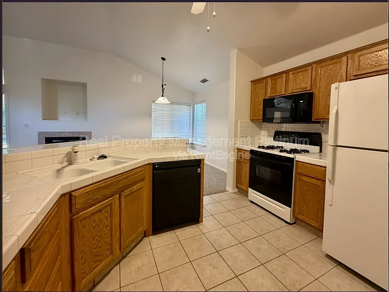 2669 Alamos Ave — Photo 17