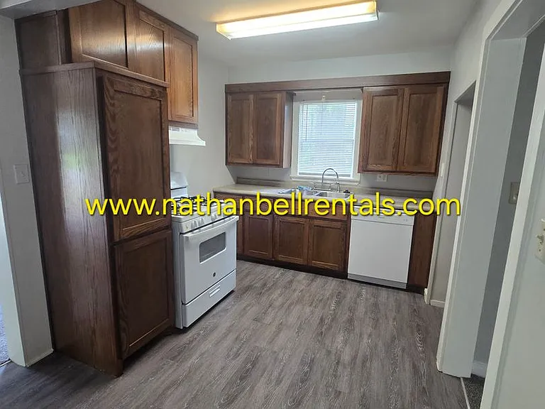 101 23rd St SE — Photo 2