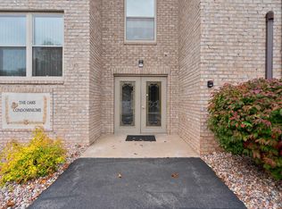 1600 Rustic Oaks Ct, Green Bay, WI 54301