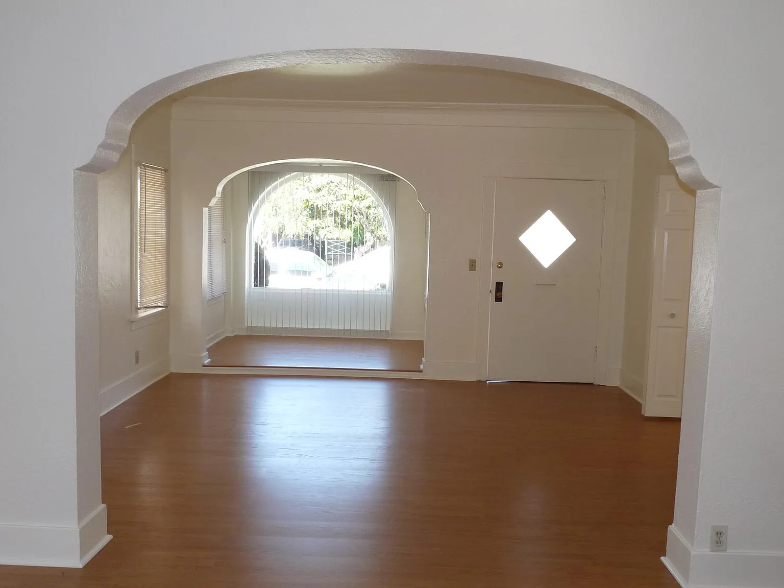 760 Orizaba Ave — Photo 3