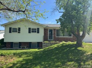 2416 Mayer Dr, Saint Charles, MO 63301