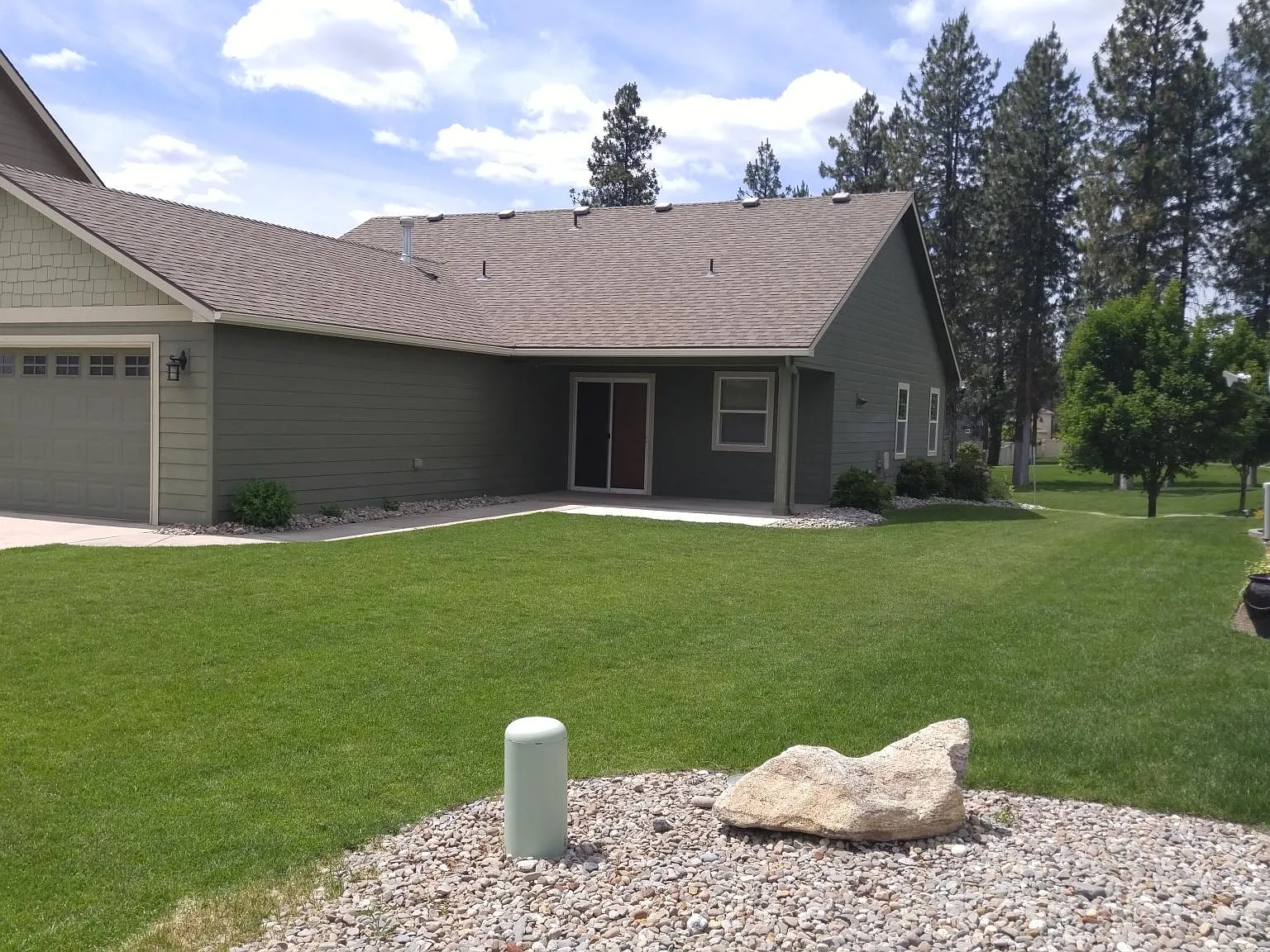 3 bed, 1306 sqft, $2,250 — Photo 2
