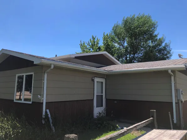 202 1st Ave NW, Mohall, ND 58761