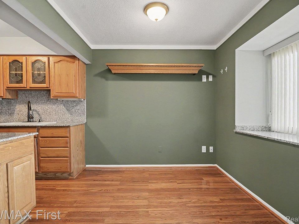 519 Riviera Dr, photo 4