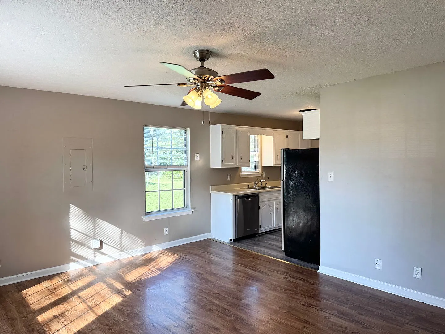 Includes Washer and Dryer — Photo 4