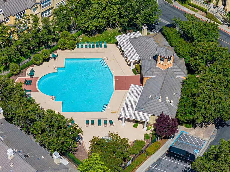 3568 Madison Cmn — Photo 16