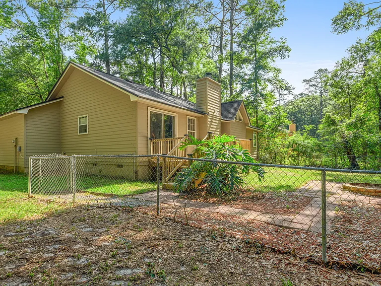 1835 Folkstone Rd — Photo 32