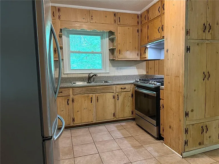 782 Prince Ave — Photo 6