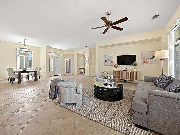 3rd image of 35907 Royal Vista Way
