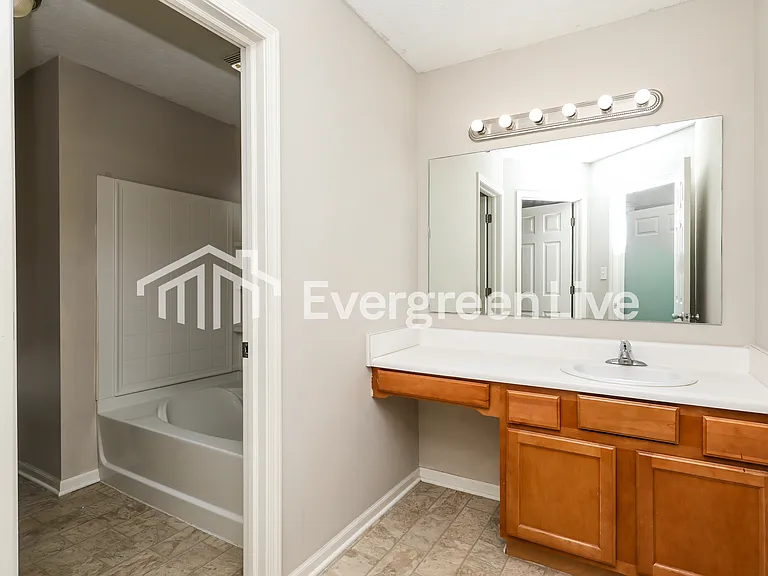 1921 Lisa Walk Dr — Photo 8