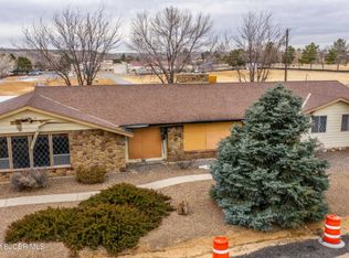 5803 Hill N Dale Dr, Farmington, NM 87402