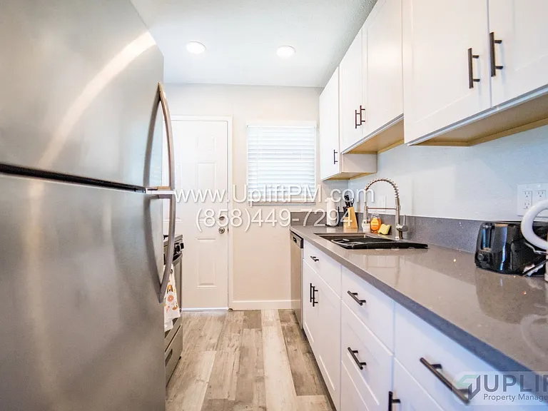 4237 Swift Ave — Photo 24