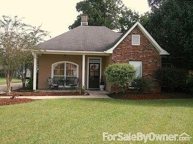 1,413 sq. ft., stucco and brick home in Meadow Wood Park Subdivision.