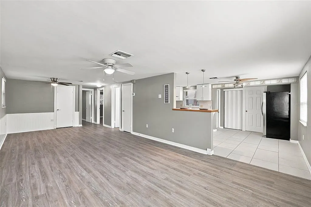 2 bed, 1.5 bath, 1072 sqft, $2,300 — Photo 2