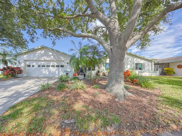 1318 Leland Dr, Sun City Center, FL 33573