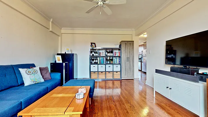 Sold by Bizzarro Agency | media 5
