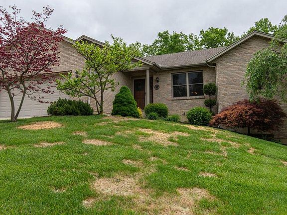 2nd image of 450 Dexter Ct