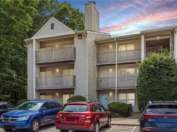 541 Pineland Cir APT 201, Newport News, VA 23608