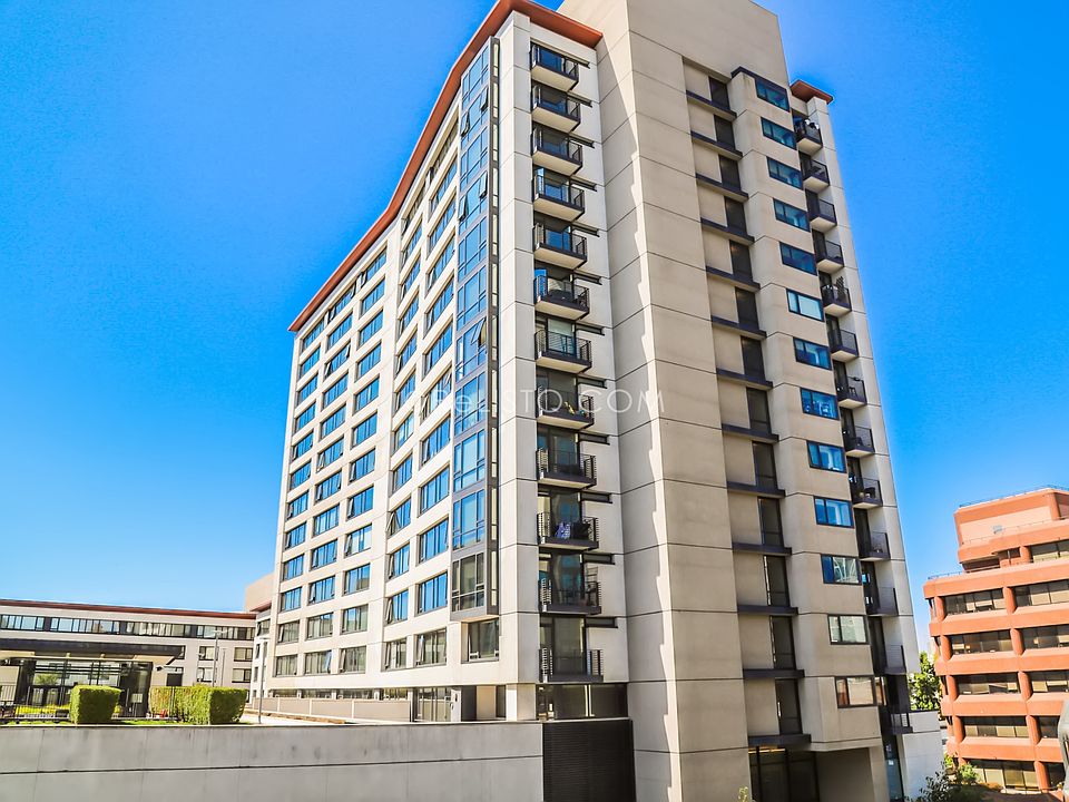 1st image of 260 King St Unit 553