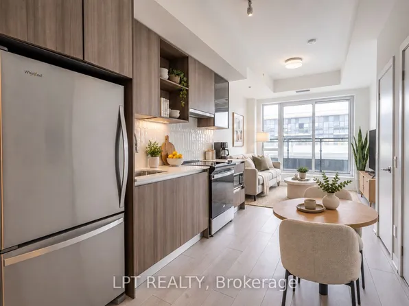 405 Dundas St W, Oakville, ON