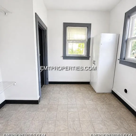 1220 W Erie Ave — Photo 2