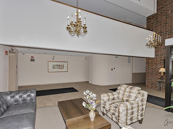 3rd image of 3070 Pheasant Creek Dr APT 302