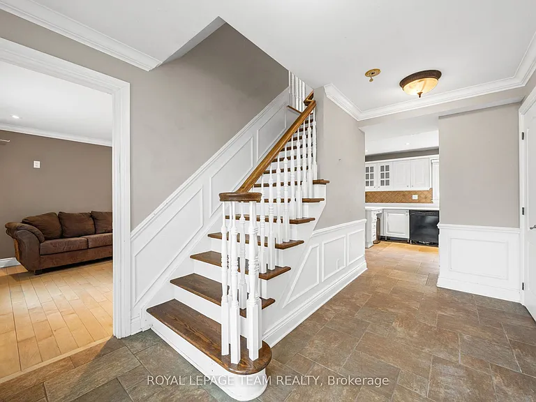 3162 Woodroffe Ave — Photo 5
