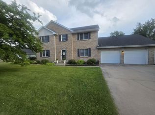 45 Oak Ridge Dr, La Salle, IL 61301