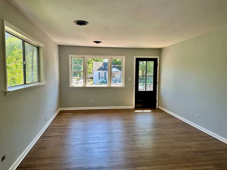 203 Palatine Ave — Photo 2