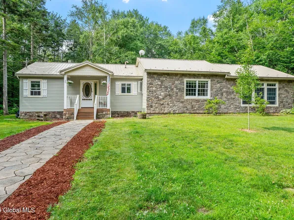 26 Wood Road, Sand Lake, NY 12153