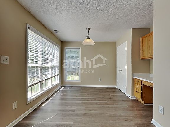 4th image of 817 Northwood Hills Ave