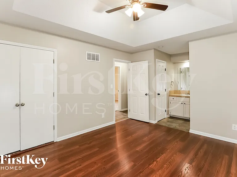 5905 NW Whispering Oaks Ln — Photo 9