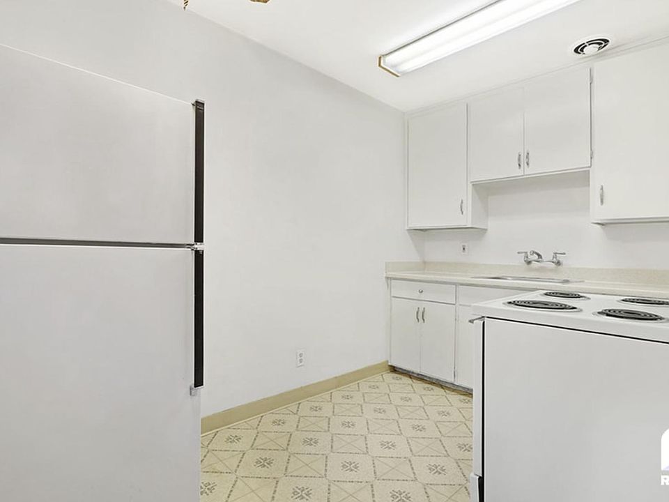 1st image of 420 S 3rd St APT 22