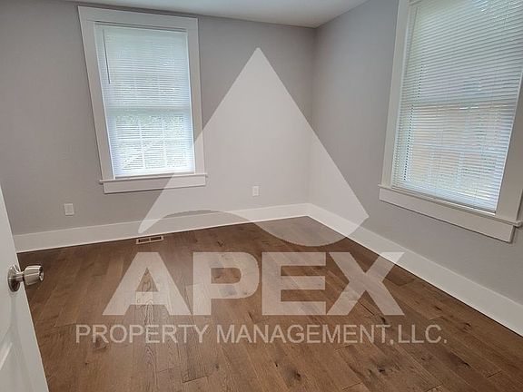 5th image of 910 Freemason St
