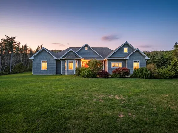 15 Pondside Road, Bristols Hope, NL A1Y0A7