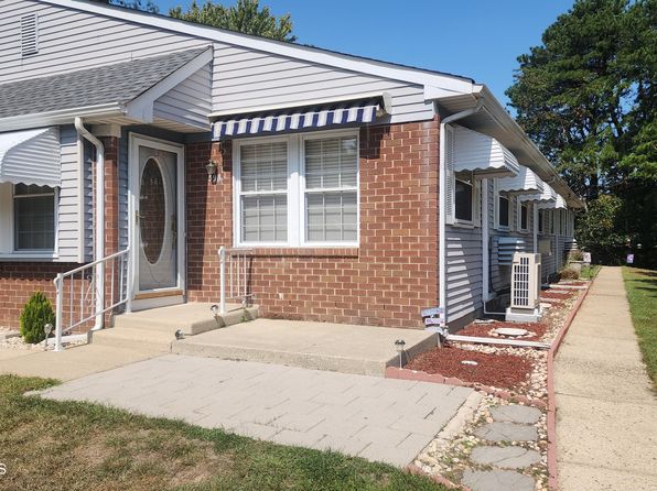 39 Stonybrook Rd #B