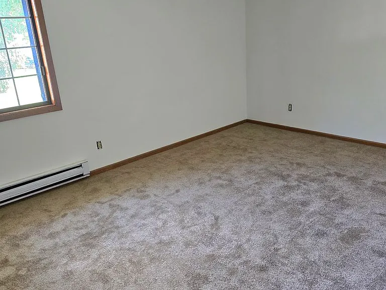 S69W15132 Cornell Cir — Photo 5