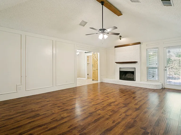 307 Aspenway Dr — Photo 3