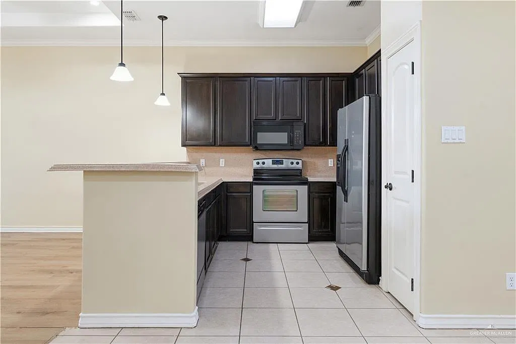 2 bed, 2.0 bath, 1146 sqft, $1,200 — Photo 4