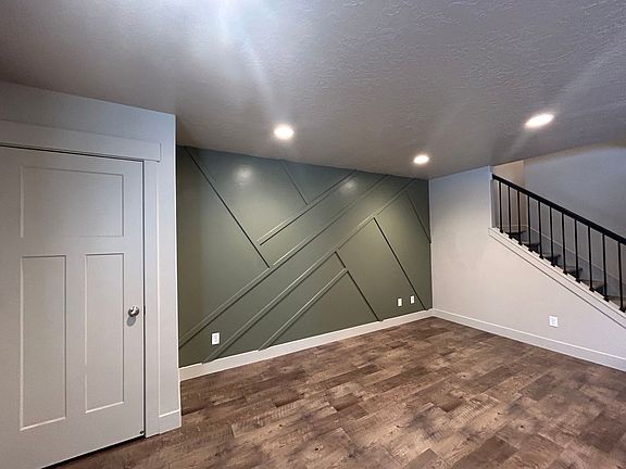 2nd image of 50 W 400 S