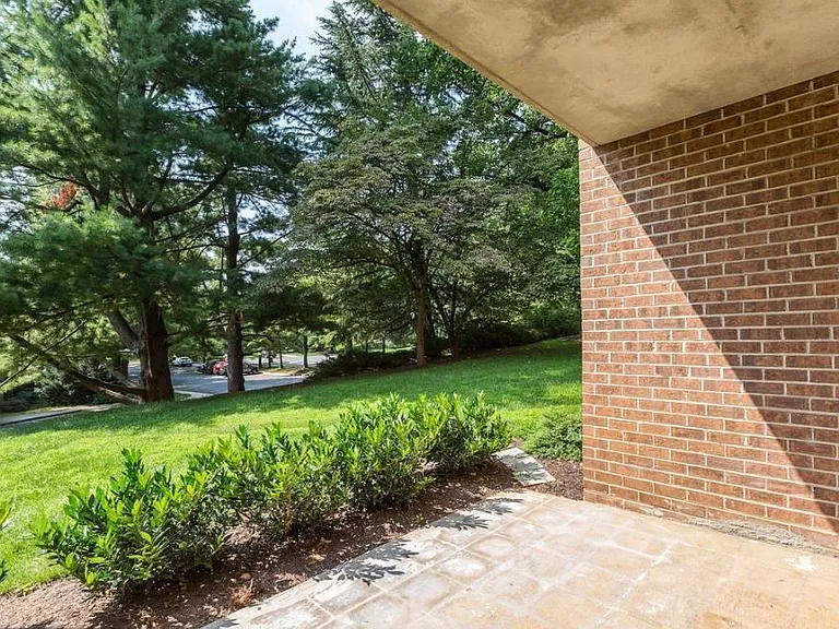 11305 Commonwealth Dr #T3 — Photo 8