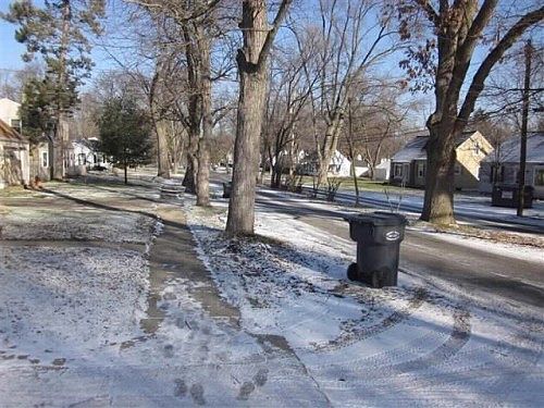 3rd image of 1305 Woodrow Dr